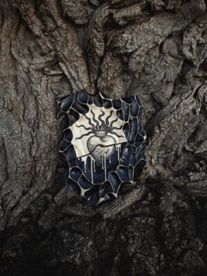 cuadro cerámico "Corazón" de la serie "Dark Side" x Samsararts