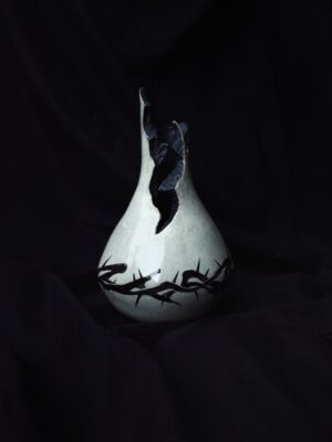 jarrón roto "Espinos" de la serie "Dark Side" x Samsararts